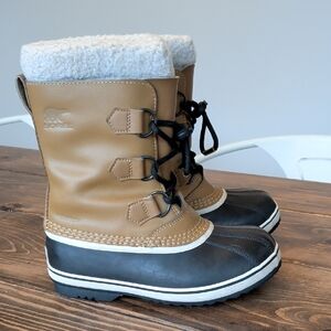Sorel Youth Size 2 Tan and Black Yac Pac Snow Boots